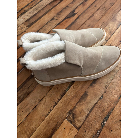 TOMS Shoes - Women's TOMS Paxton Suede Faux Fur Slip-On Sneakers 9.5 Beige White